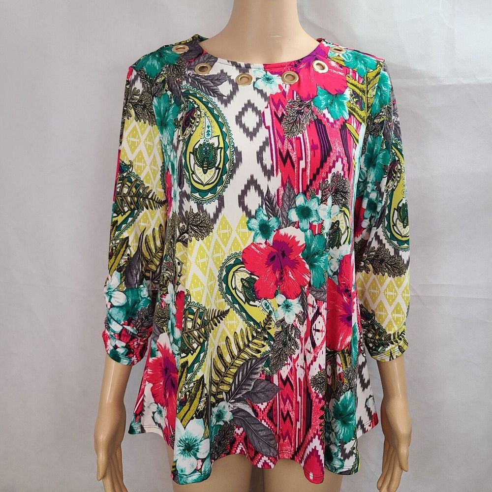 New Directions Women's (S) Red, Green, Gray Print 3/4 Ruched Sleeves Tunic Top